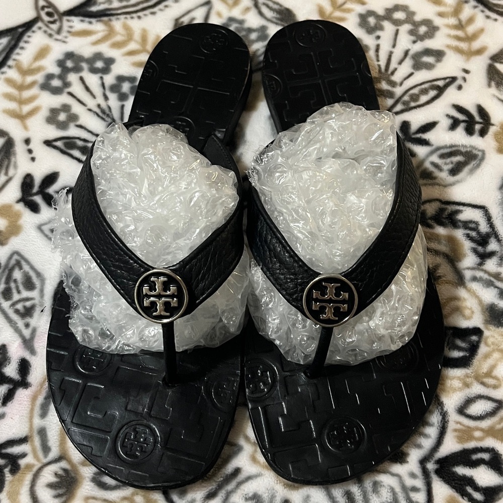 Tory Burch Black Leather Flip Sandals, 7M - Picture 10 of 10